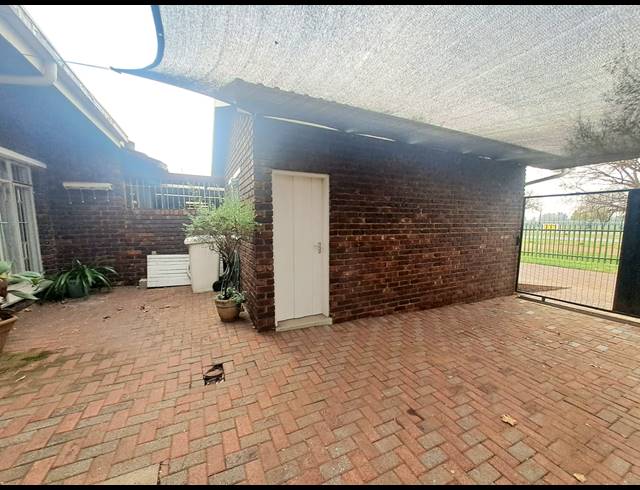 2 BEDROOM TOWNHOUSE FOR SALE IN DUNCANVILLE